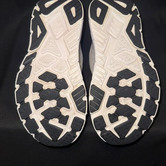 Hoka One Arahi 6 Women’s Size 9.5 B Cloud/Rose Gold– Gently Used - Picture 6 of 7